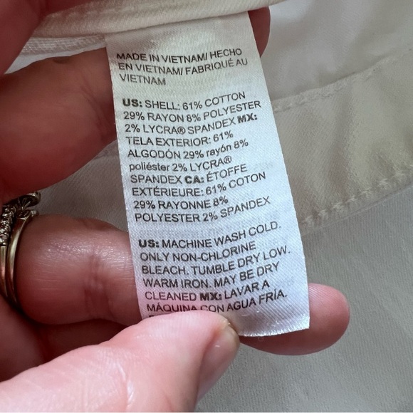 Chicos So Slimming Frayed Shorts in White size 10 - Picture 11 of 14